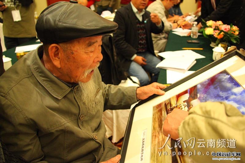 周义龙，92岁，原国民革命军荣誉二师炮兵团团长。（人民网记者 李发兴 摄）