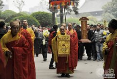 迎接阵亡将士灵位入寺安位